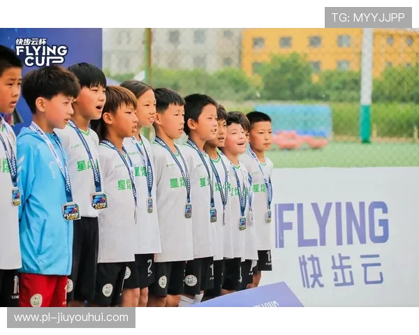 王境泽足球生涯回顾：从青训球场到职业赛场的成长与挑战